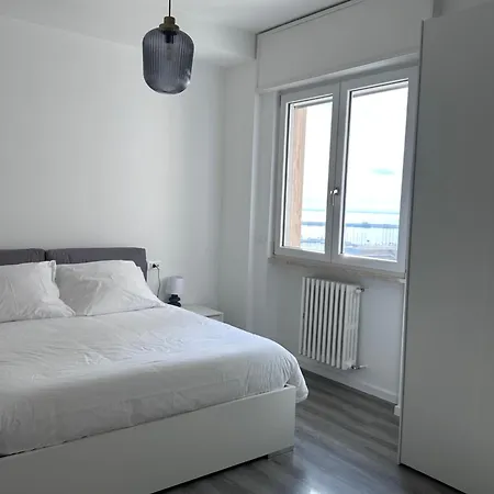 Mareluna * מנפרדוניה